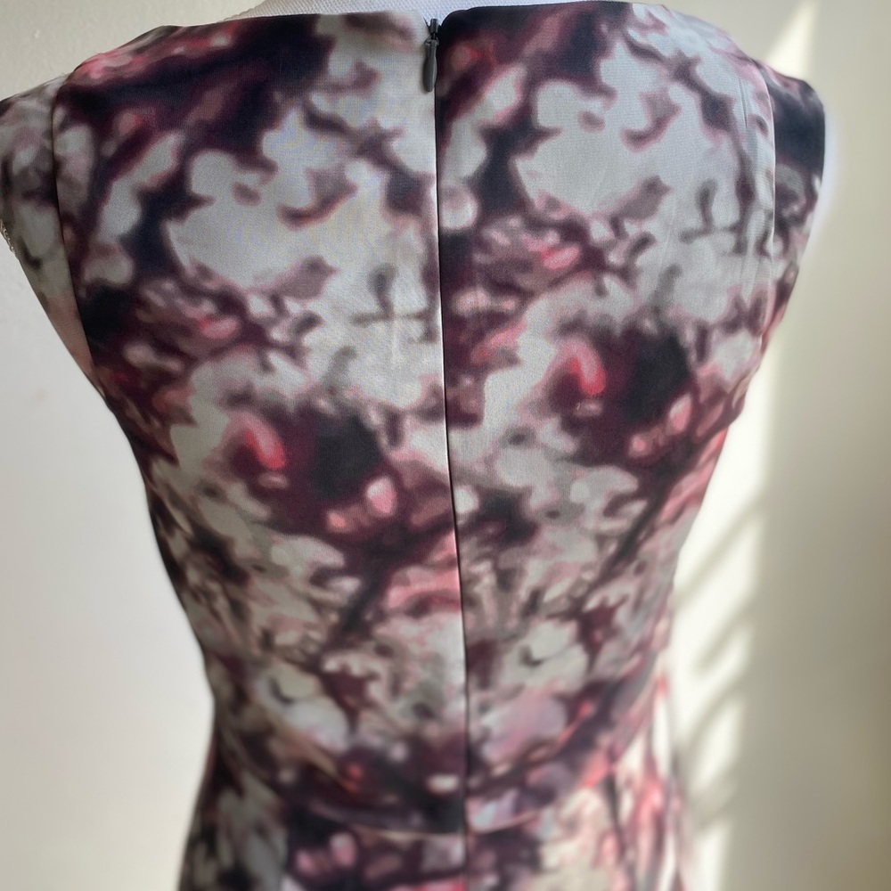 VINCE CAMUTO DRESS - Picture 7 of 8